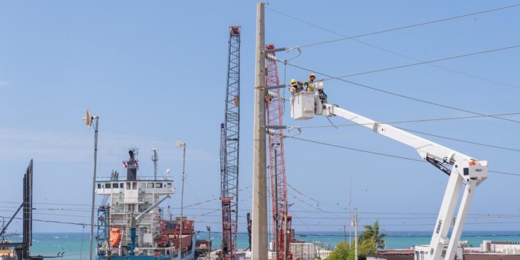 ETED continuará este sábado con la segunda etapa de los trabajos de reconducción de la línea de 69 kV en Puerto Plata