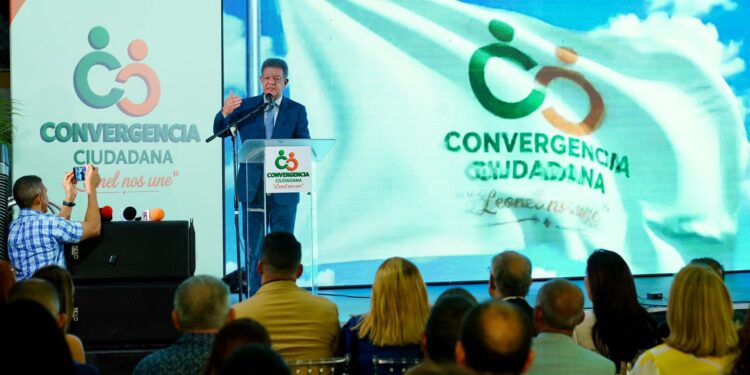 La Fuerza del Pueblo crece porque “interpreta las aspiraciones” de los dominicanos, asegura Leonel Fernández al inaugurar la Casa de Convergencia Ciudadana