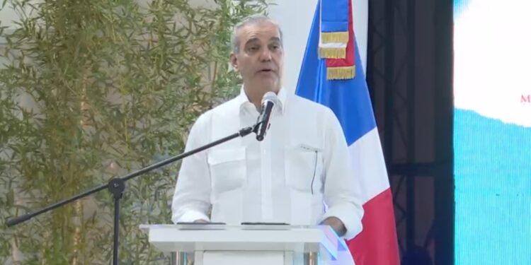 Presidente Abinader expresa su total indignación, califica de “animal” al responsable de la muerte de un joven en Herrera y exige que se haga justicia