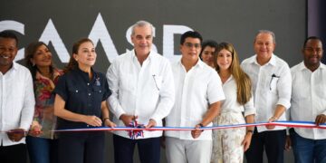 Presidente Abinader y Fellito entregan saneamiento cañada Los Girasoles; 40 familias reciben viviendas